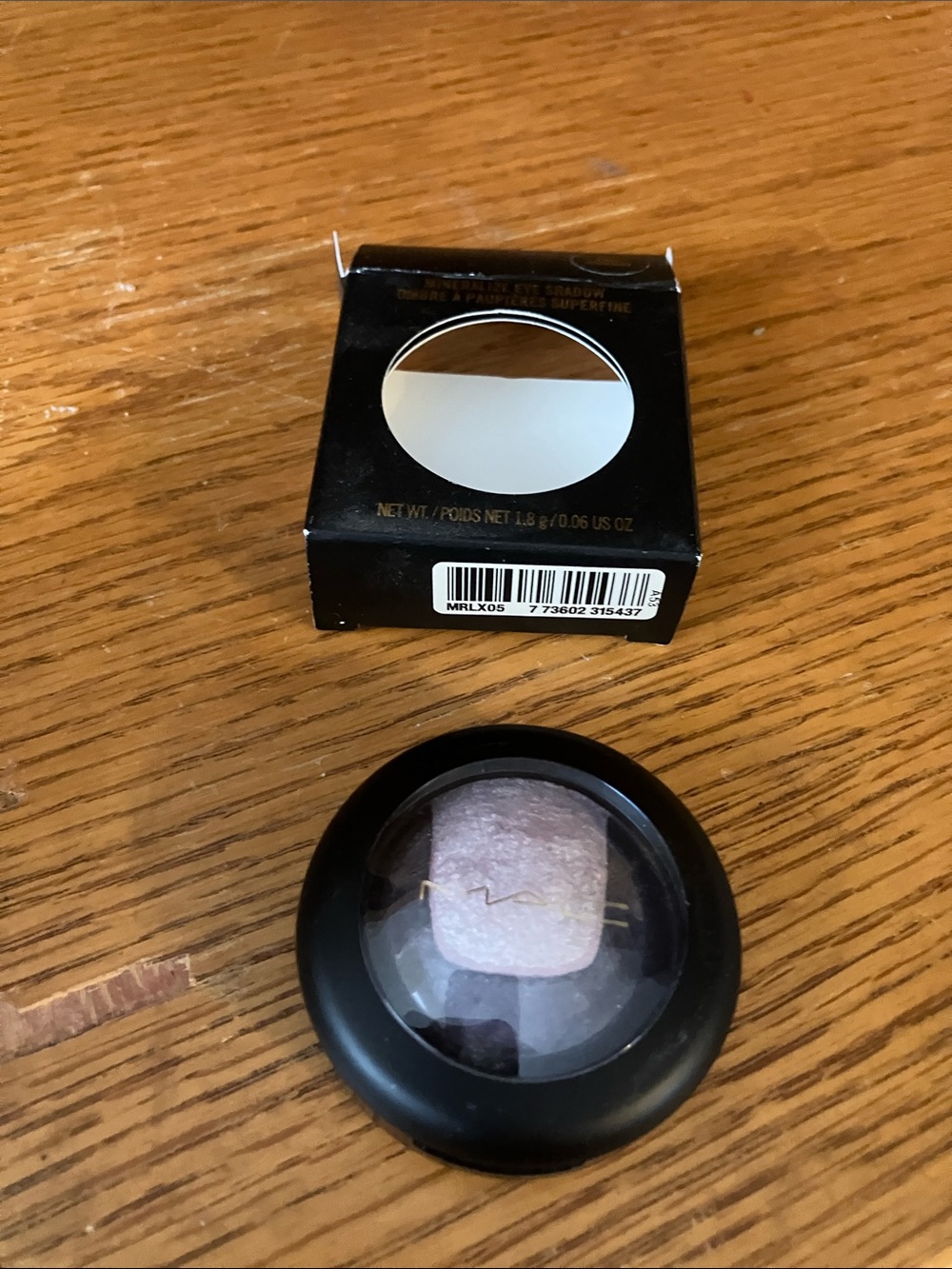 Make-Up Eye Shadow - Picture 3 of 7